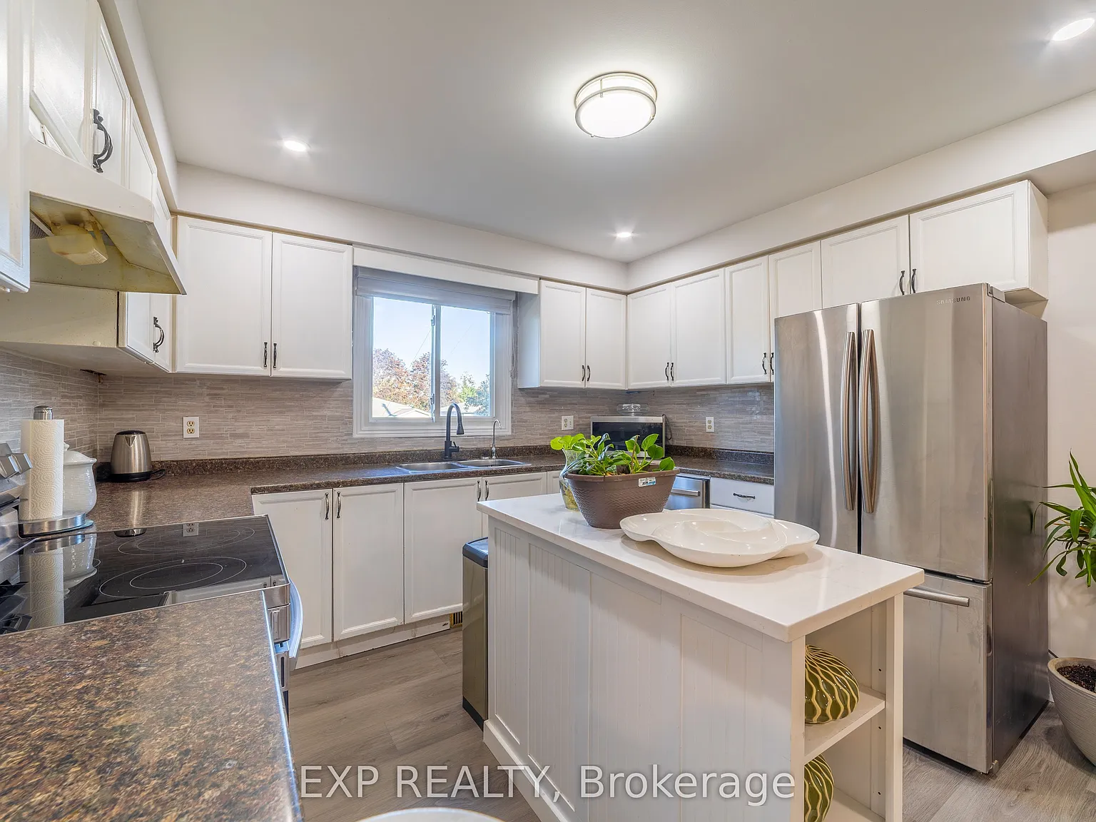 3 bed, $2,300 — Photo 2