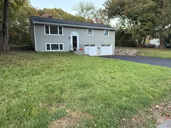 72 Randall Shea Dr, Swansea, MA 02777