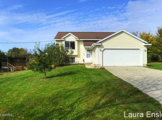 15537 Shaner Ave NE, Cedar Springs, MI 49319