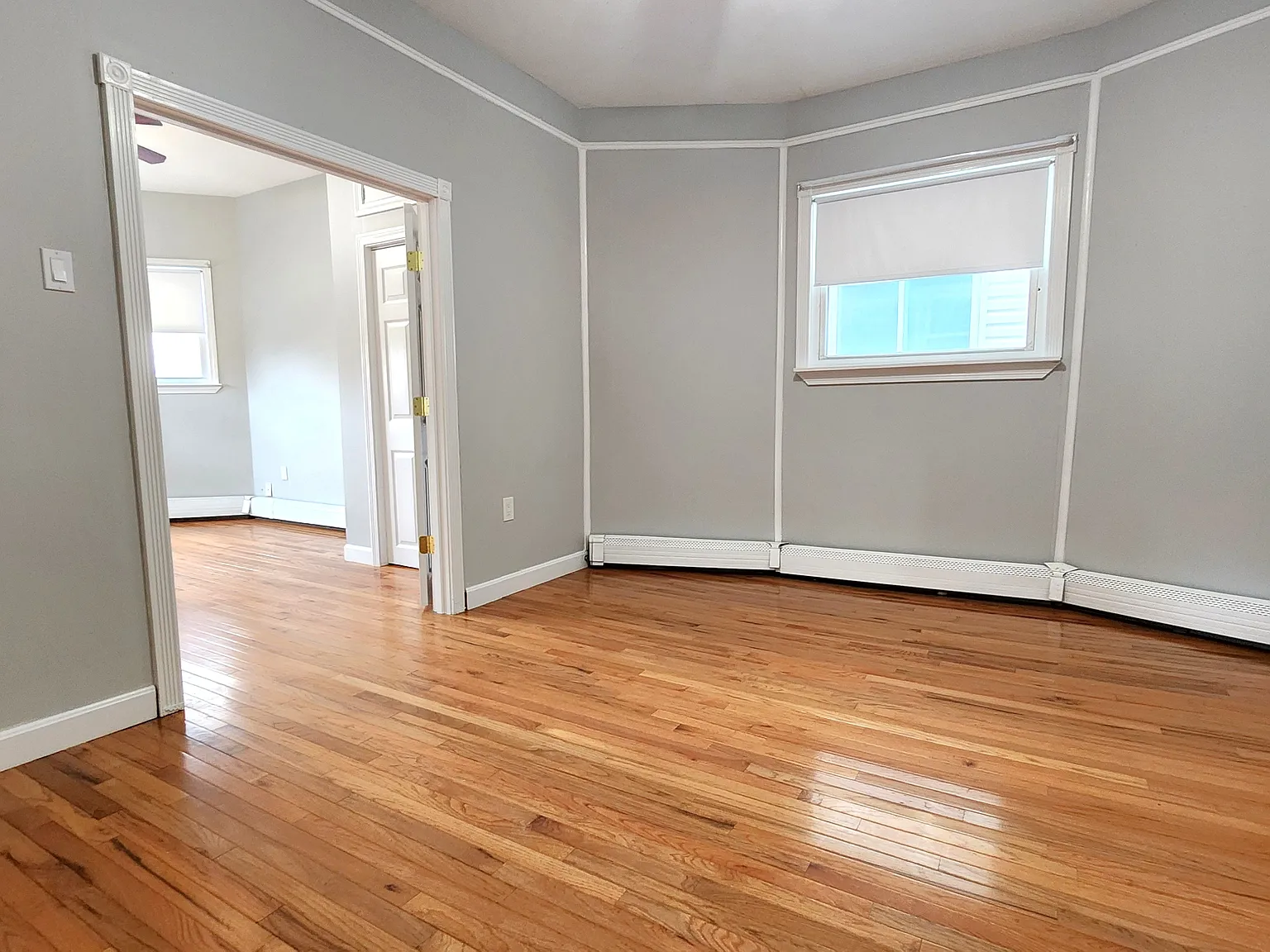 2 bed, 900 sqft, $2,300 — Photo 3