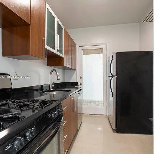 Beachcomber Of Nobe Condo — Photo 2