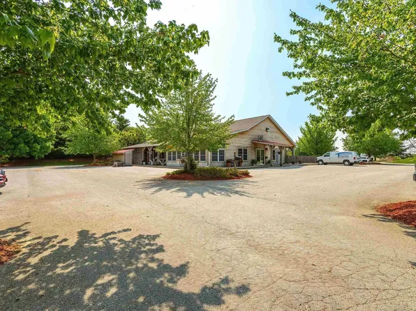 6605 W River Dr, Davenport, IA 52802