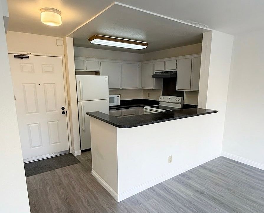 1st image of 8889 Caminito Plaza Centro