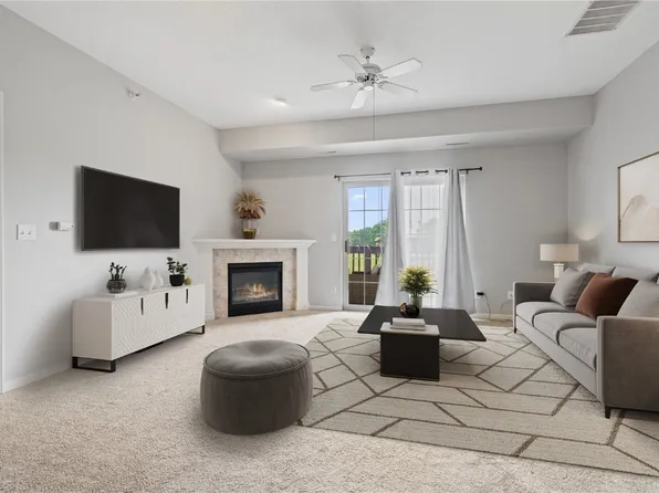 250 Cimarron Dr Unit 311, Hiawatha, IA 52233