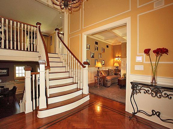 Spectacular like new Custom Colonial