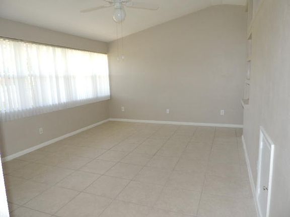 4th image of 736 Gardenia Dr