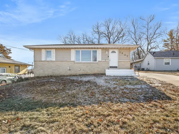 1207 E Watrous Ave, Des Moines, IA 50315