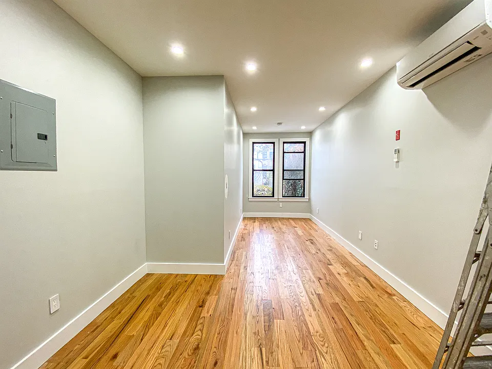 203 Highland Pl #1R
