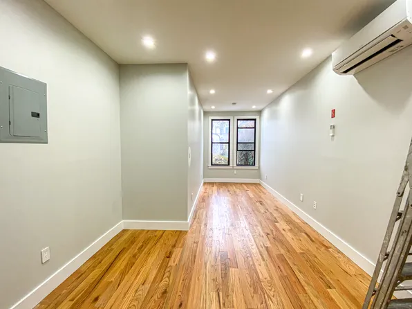 203 Highland Pl APT 1R, Brooklyn, NY 11208