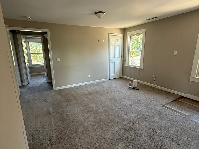 222 N Cherry St — Photo 5