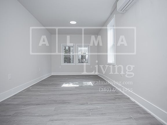 2nd image of 1741 W Ontario St #20
