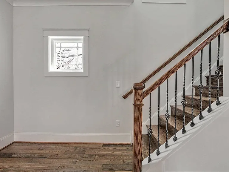 2122 Parkwood Ave — Photo 16