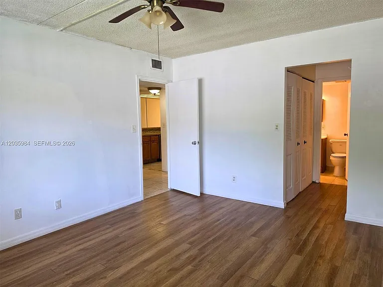 5981 Washington St #210 — Photo 8