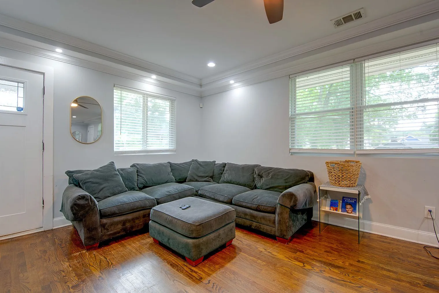 4 bed, 4.0 bath, 2389 sqft, $7,242 — Photo 4