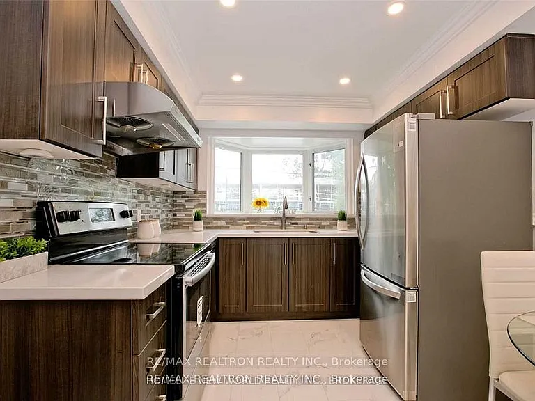 269 Finch Ave E — Photo 8