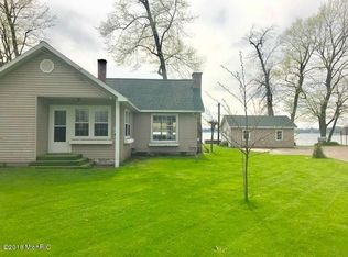6110 W Lakeview Dr, Fremont, MI 49412