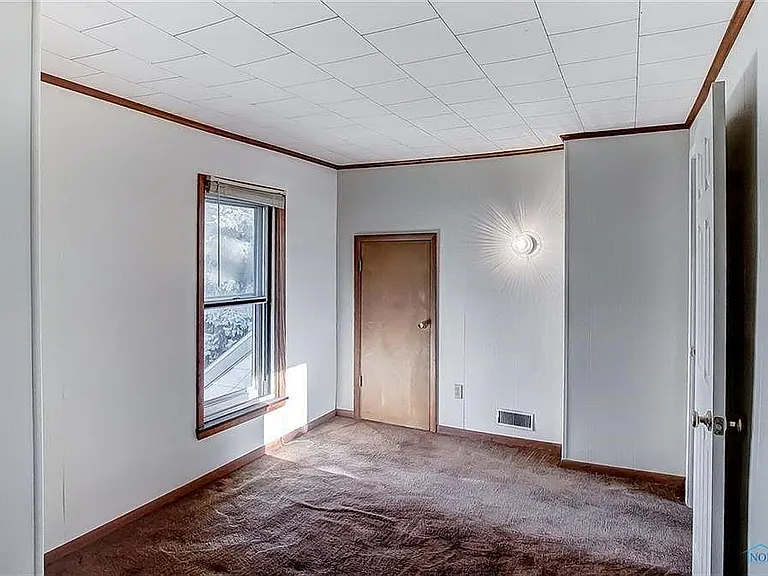 121 Leroy Ave — Photo 24