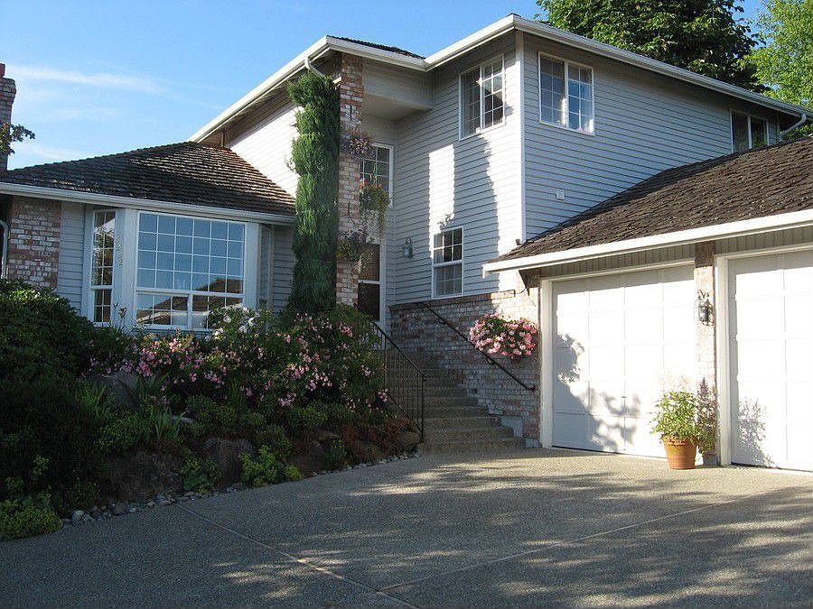 Entry, 3 Car Garage