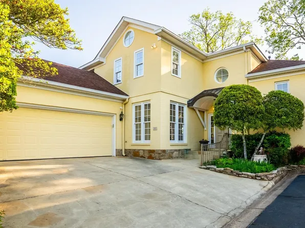 2015 Canal Point, Little Rock, AR 72202