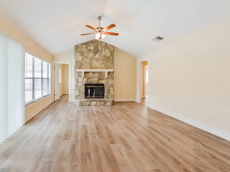 748 Tomlinson Ter — Photo 9