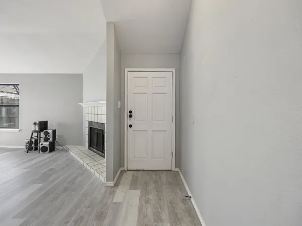 10239 Ridge Oak St, Dallas, TX 75227