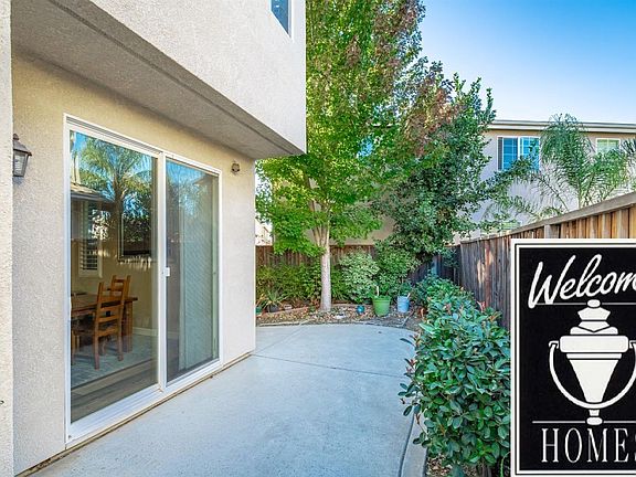 3rd image of 490 Candela Cir