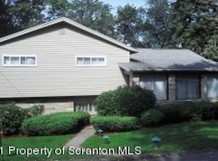 11 Pen Y Bryn Dr, Scranton, PA 18505