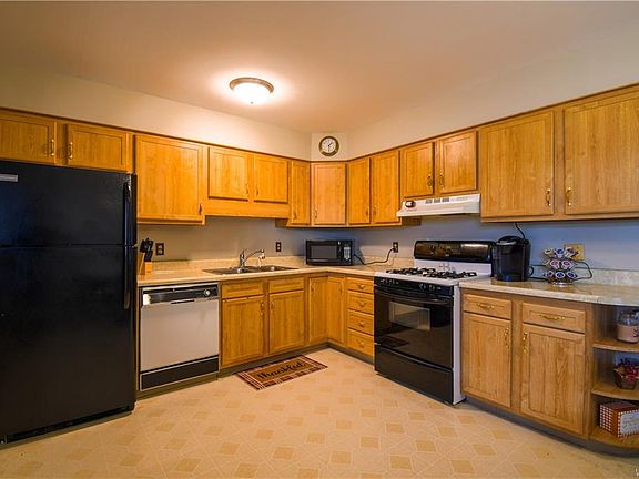 4th image of 19 Parkedge Ct