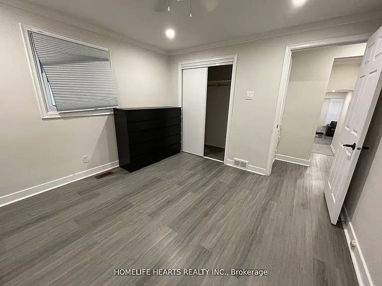 4674 Eastwood Cres — Photo 17