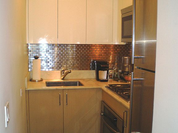 3rd image of 209-211 E 51st St #8D