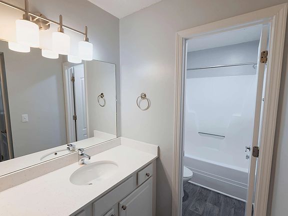 4th image of 1054 Anna Knapp Blvd APT 13B