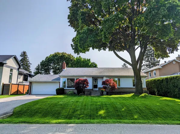 1570 Park Royale Blvd, Mississauga, ON L5E 2Z4