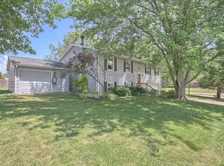 8 Joyce Ln, Champaign, IL