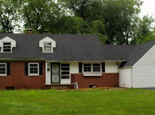 1020 Hayes Ave, Charleston, IL 61920