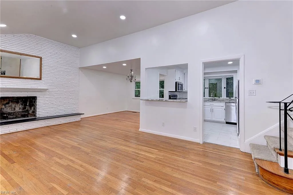 4 bed, 2046 sqft, $2,695 — Photo 3