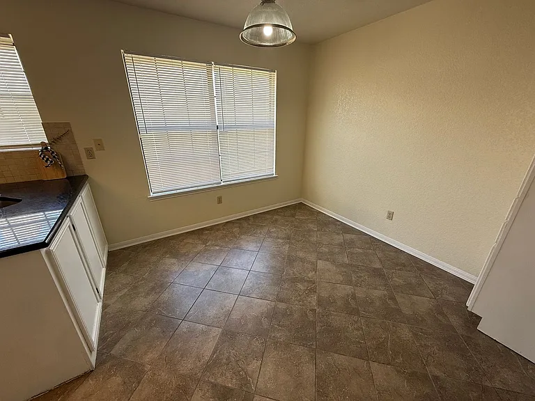 1815 Diana Ln — Photo 10