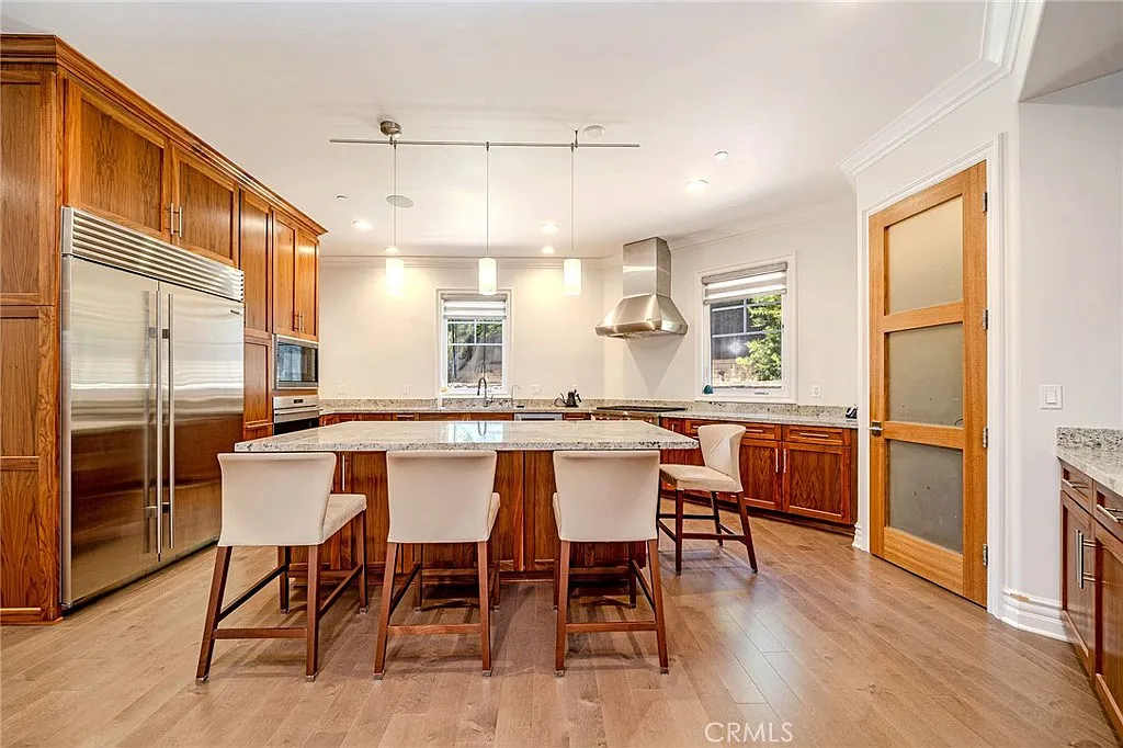 4 bed, 3596 sqft, $14,500 — Photo 4