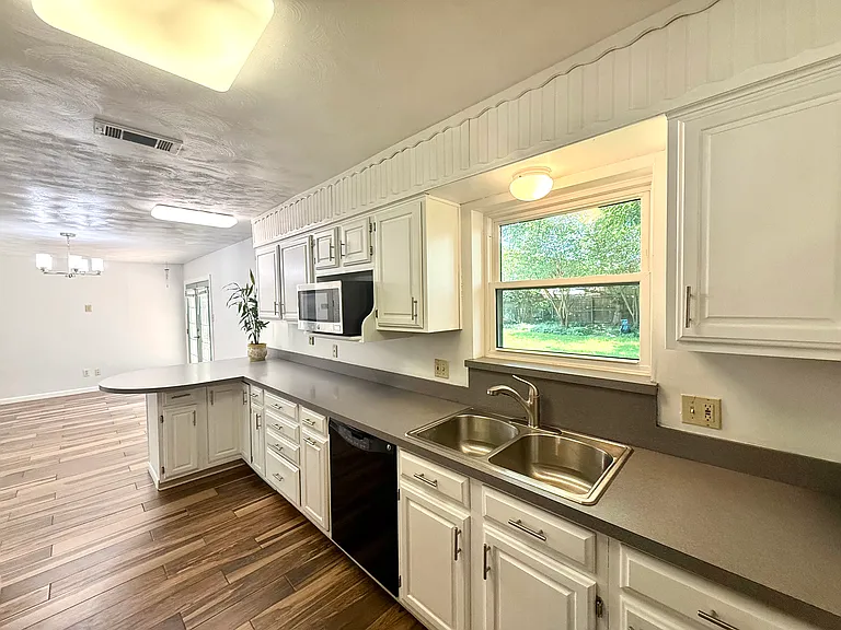 6728 Karen Dr — Photo 10