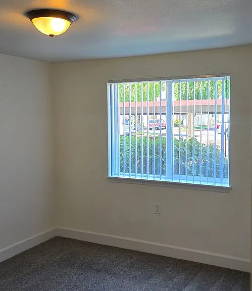 Winfou06-Columbia Village Apartments — Photo 35