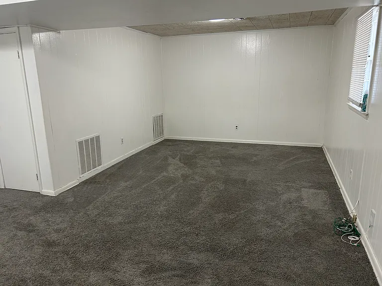 313 Sparta St — Photo 14