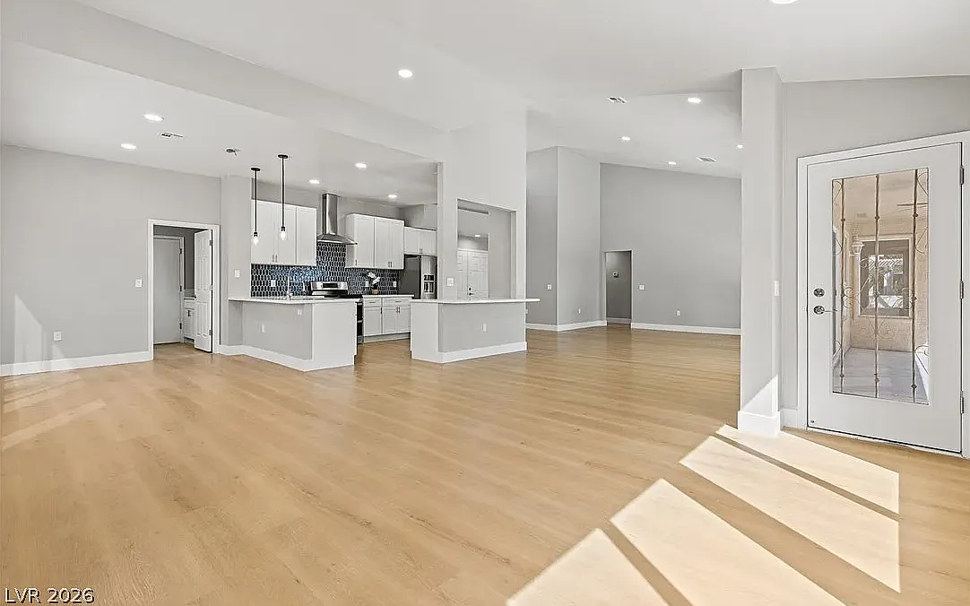 3 bed, 2115 sqft, $2,800 — Photo 3