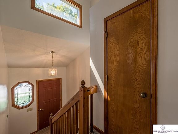 4th image of 3318 Comstock Ave