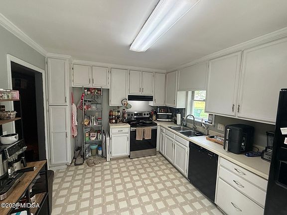 5th image of 302 James Pl