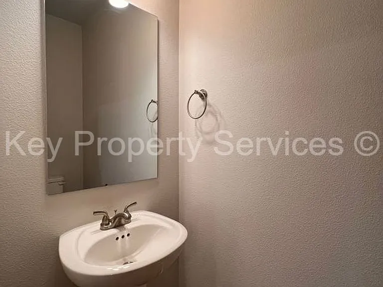 174 Loganberry Ct — Photo 6