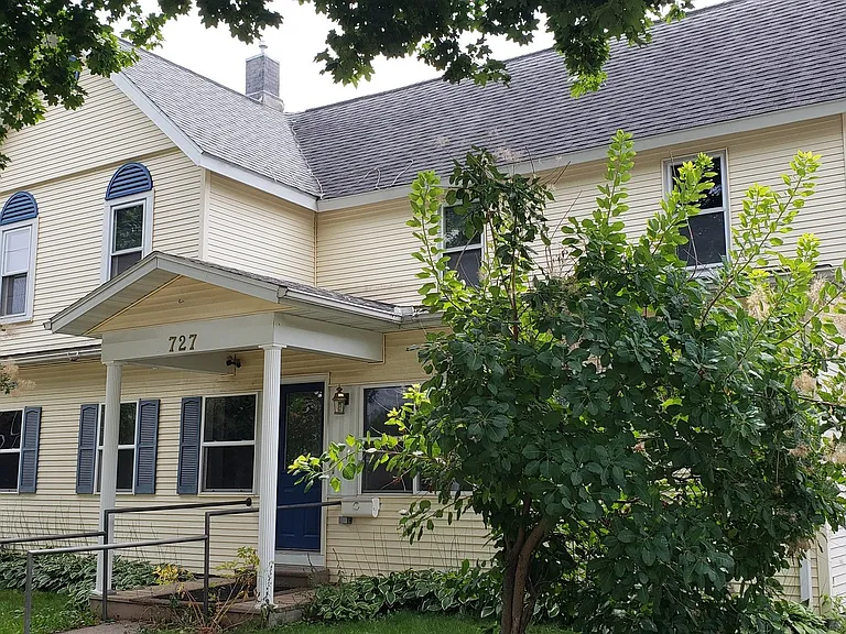 727 Washington St — Photo 3
