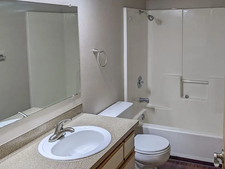 Silverwood Apartments — Photo 41