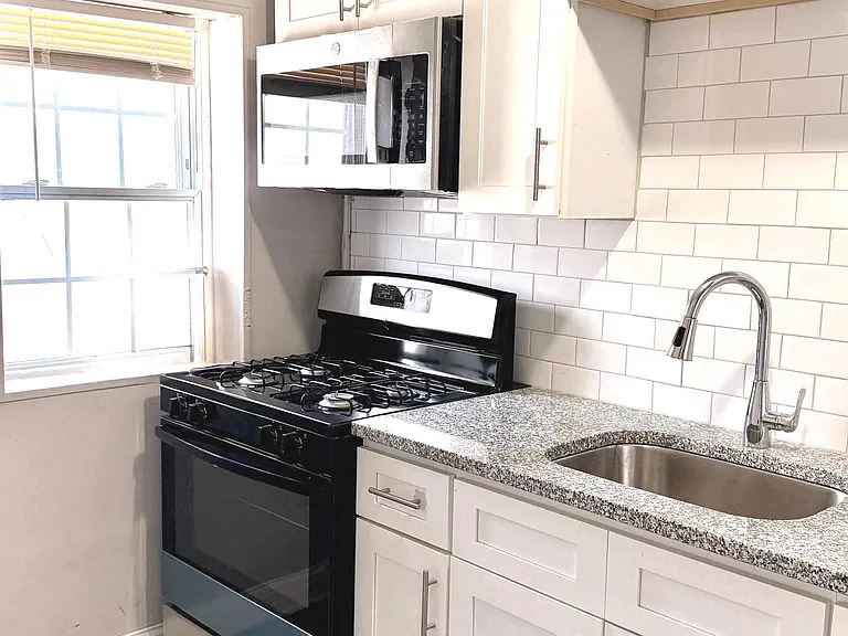 119 Whitely Ter — Photo 7
