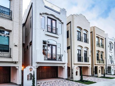 1057 W 16th St, Houston, TX, 77008