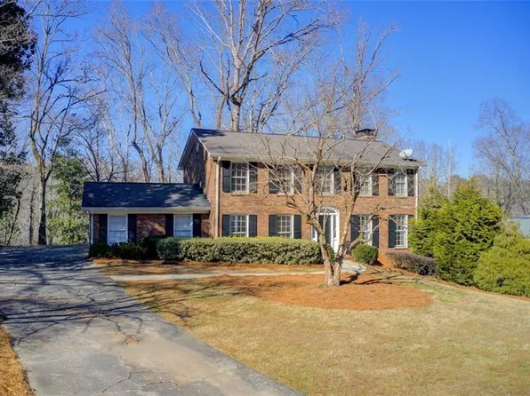 882 Edgewater Trl, Sandy Springs, GA 30328