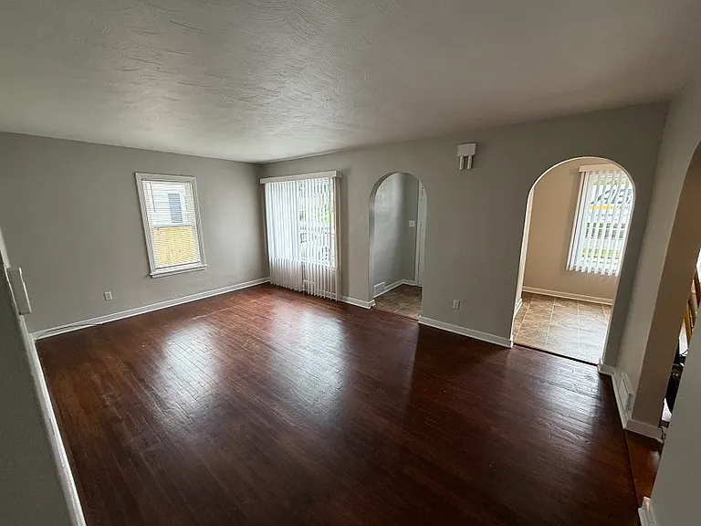 1160 Edna St SE — Photo 6